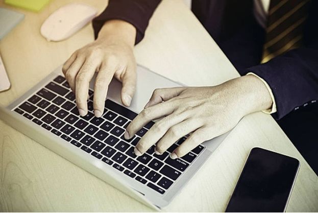 大马逾20万公务员今起居家办公