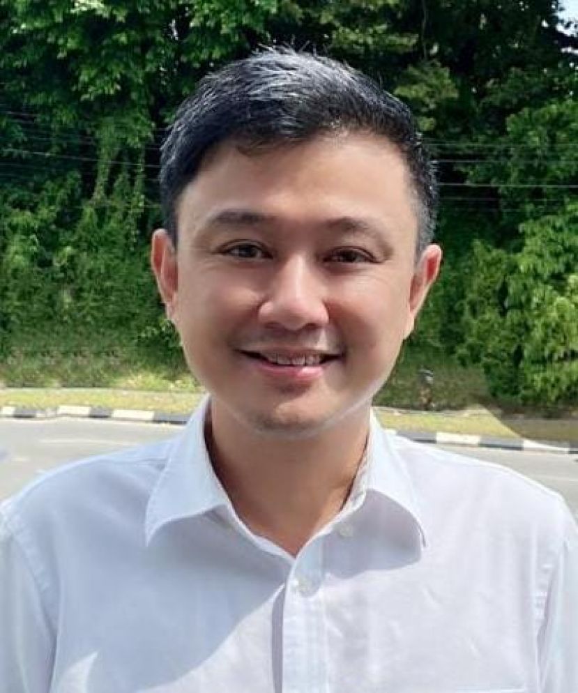 杨岩彬。