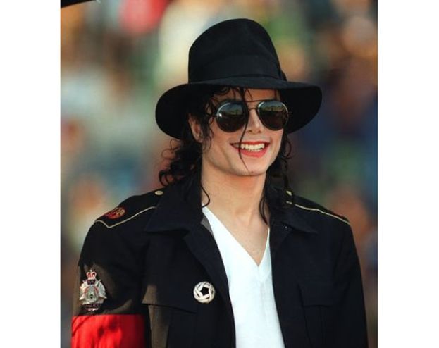 迈可杰逊以6亿美元收入称霸。