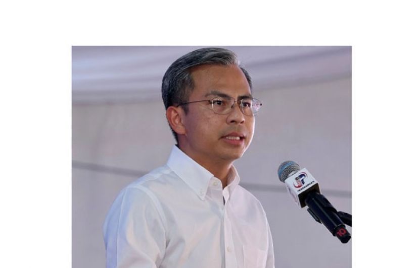通讯部长法米。