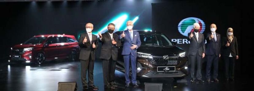 依斯迈（左3）推介崭新的Alza。