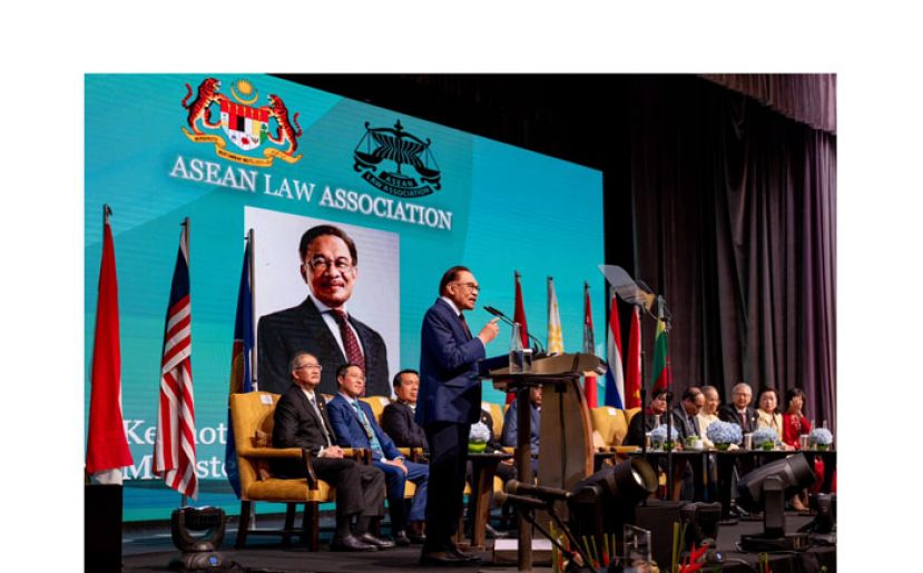首相安华为第14届东盟法律协会常年大会主持开幕礼。