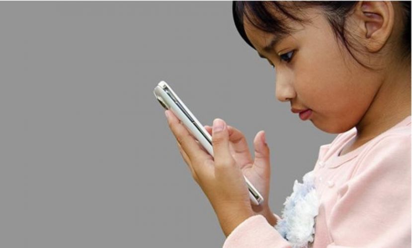 研究：孩子常看屏幕设备影响大脑发育