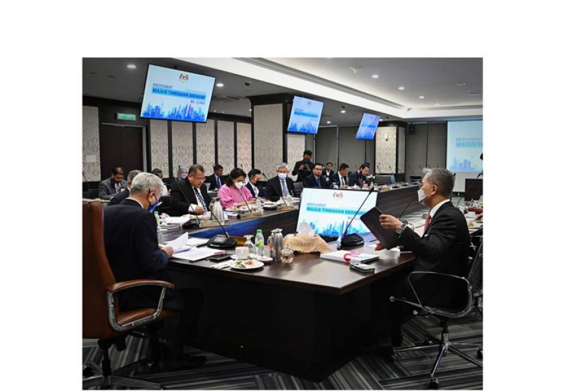 首相依斯迈沙比里主持经济行动理事会议。