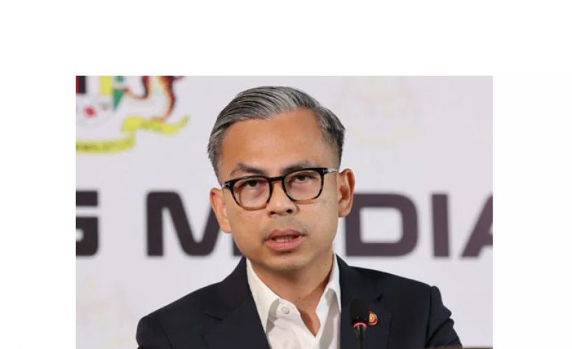 通讯部长法米。