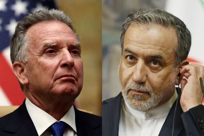 美国中东事务特使魏科夫（左）与伊朗外交部长阿拉奇（右）。