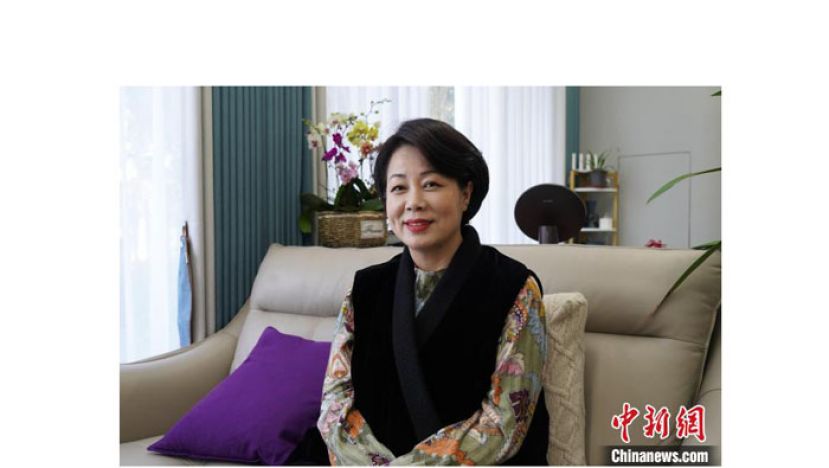 接受采访中的王改地。