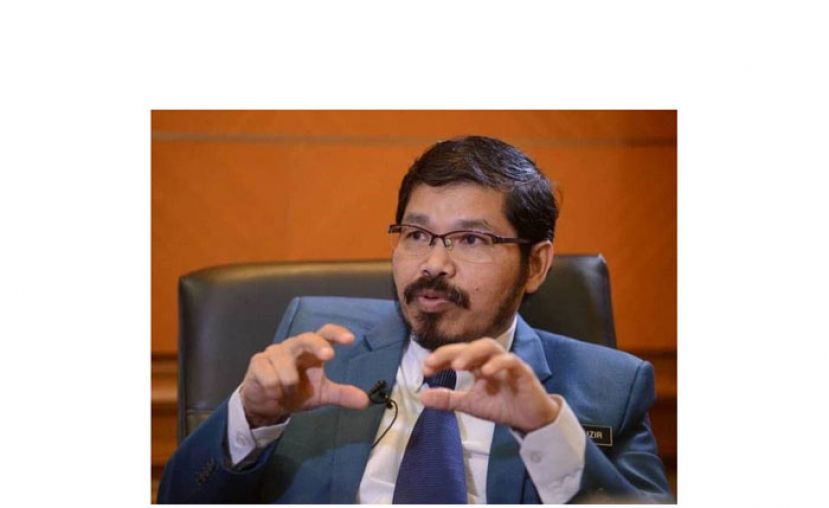 拿督斯里莫哈末乌兹尔。