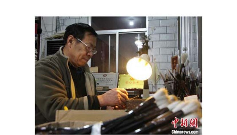 年过六旬的郭明昌是山东省级非遗广饶齐笔制作技艺传承人，从14岁开始学习手工制作齐笔。