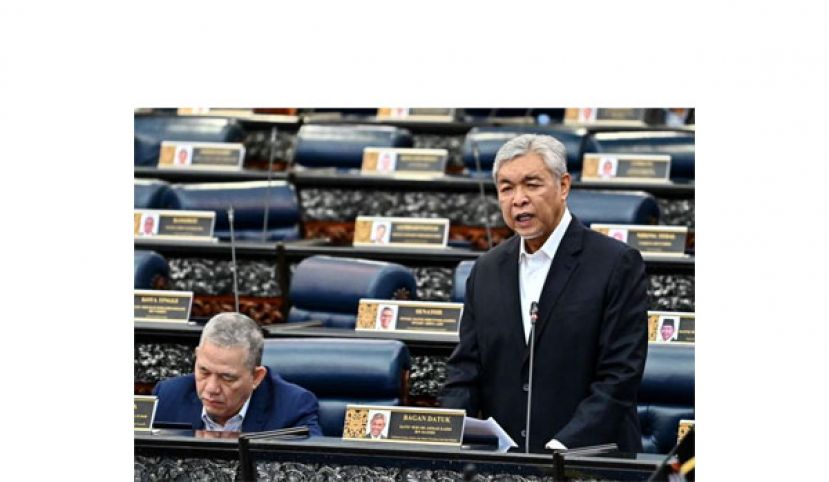 阿末扎希监督发放抚恤金予水灾灾民