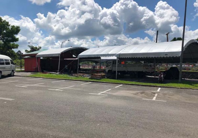 神灵显赫，著名之10哩福德庙喜迎如意伯公圣诞，定于5月3日起，至12日止，一连10天循例举行多姿多采的庆祝仪式。图为临时庙与舞台。