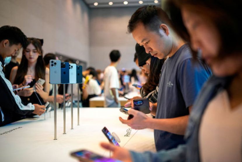 外媒消息指iPhone 17可能是苹果多年来的最大更新，图为iPhone 15开卖。