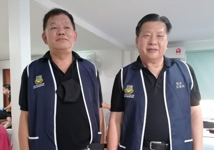 砂医总会长江宗兴（右）及会务顾问陈中兴强调该会弘扬中医学术文化外，也积极参与社会服务活动。