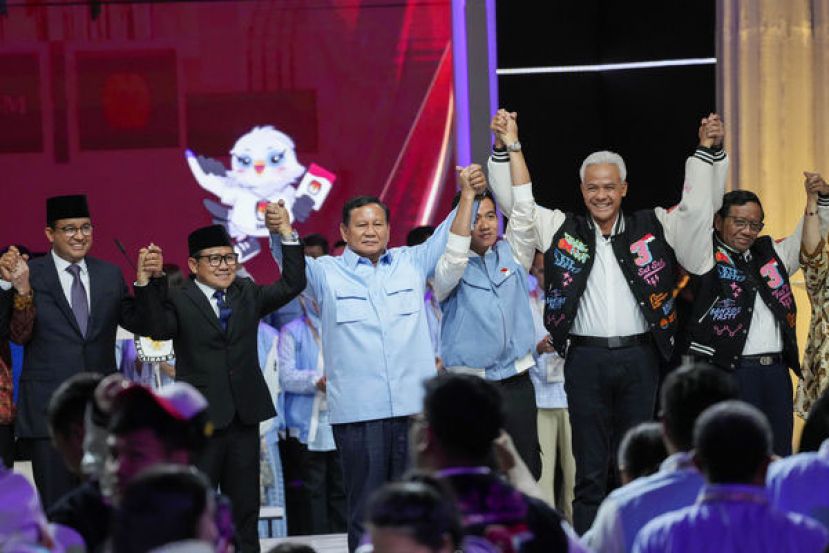 印尼总统大选3组候选人，由左至右分别为阿尼斯与其副手、普拉伯沃与其副手、甘查尔与其副手。