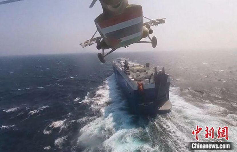 红海上的船只。