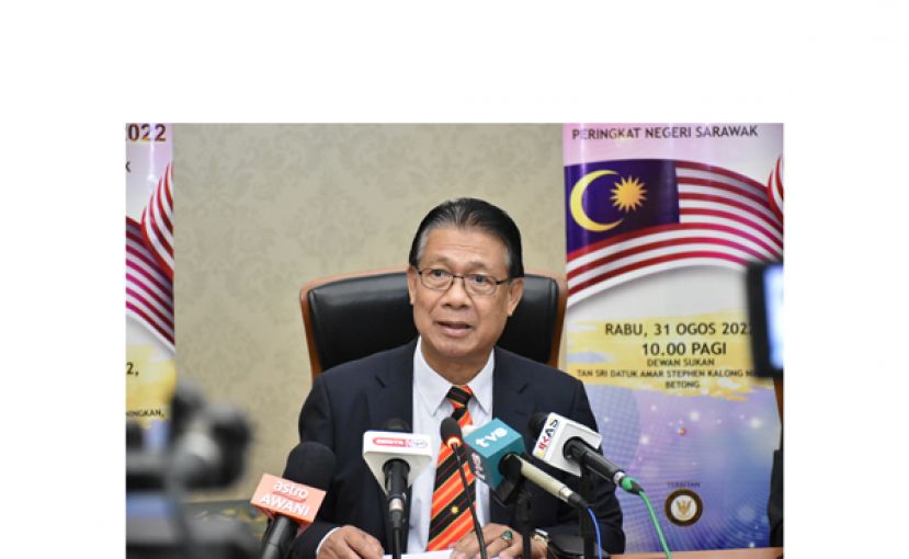 砂公用事业及通讯部长拿督朱莱希.