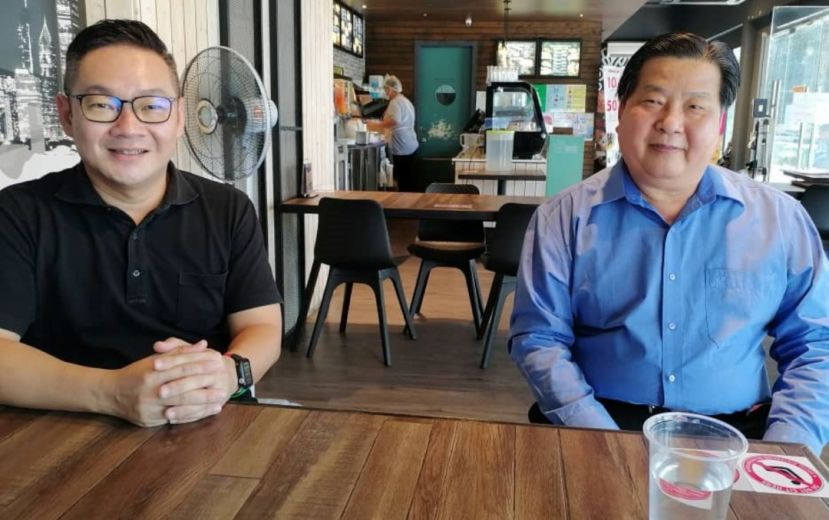 砂医总会长江宗兴（右）礼貌拜会砂助理公共卫生、房屋及地方政府部长程明智。