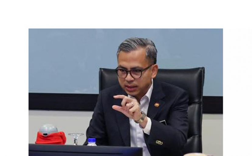 通讯部长法米。