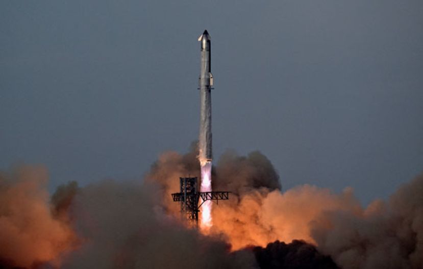 SpaceX星舰巨型火箭。