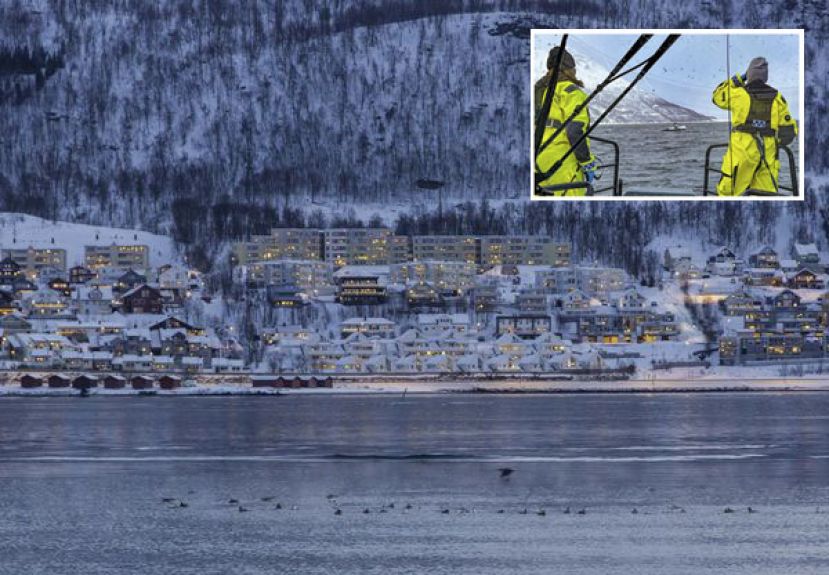 挪威北部的特罗姆瑟。小图为当地一栋房屋、一间谷仓被卷入海中。