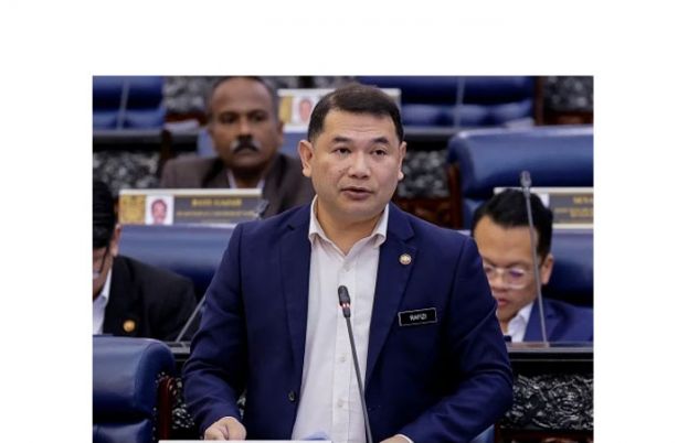 经济部长拉菲兹。