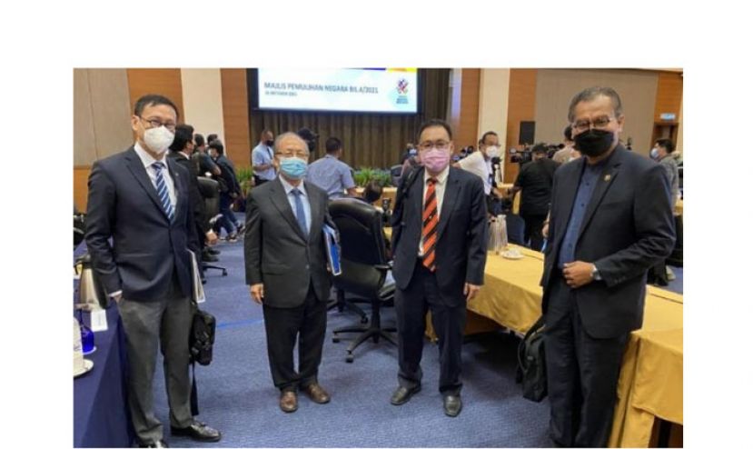 左起为黄基全、柏纳东博、张健仁、祖基菲里出席国家复苏理事会会议。