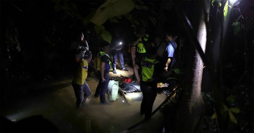 网传出事前牵着小死者视频 母亲感威胁报警  警方已录取该母亲的口供