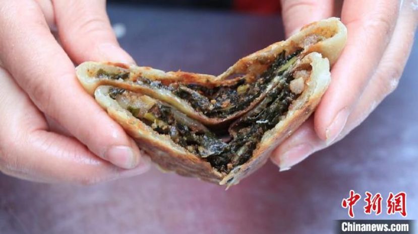 酥香味浓、油而不腻的腌菜豆黄粿。