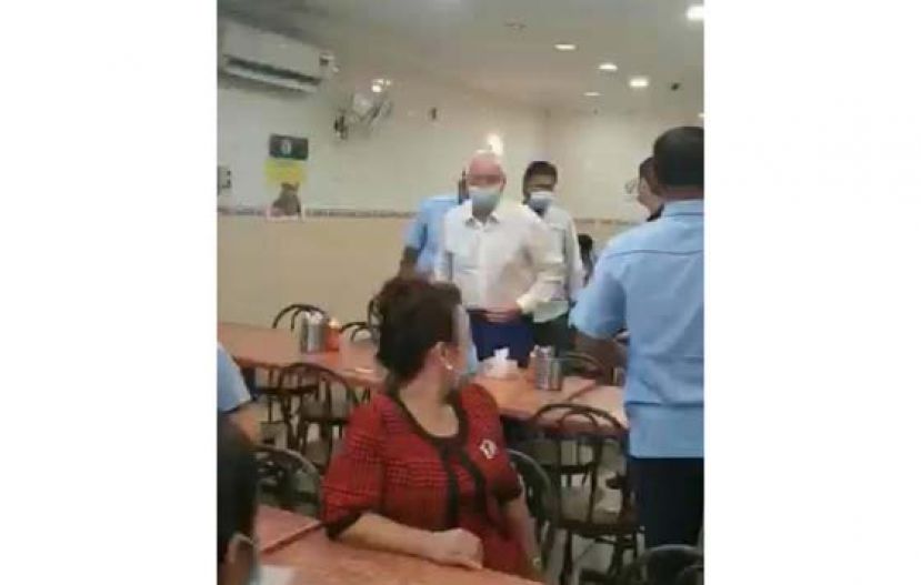 社媒广传，纳吉进入餐厅用餐，没有进行资料登记。