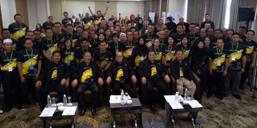 所有出席团队建设挑战赛的砂农业部职员和主宾等合影。