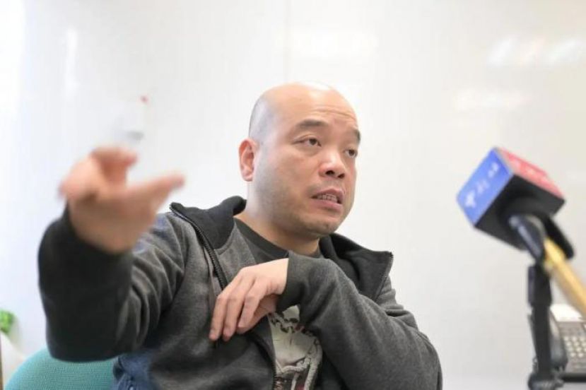 吴炜伦接受中新网记者专访。