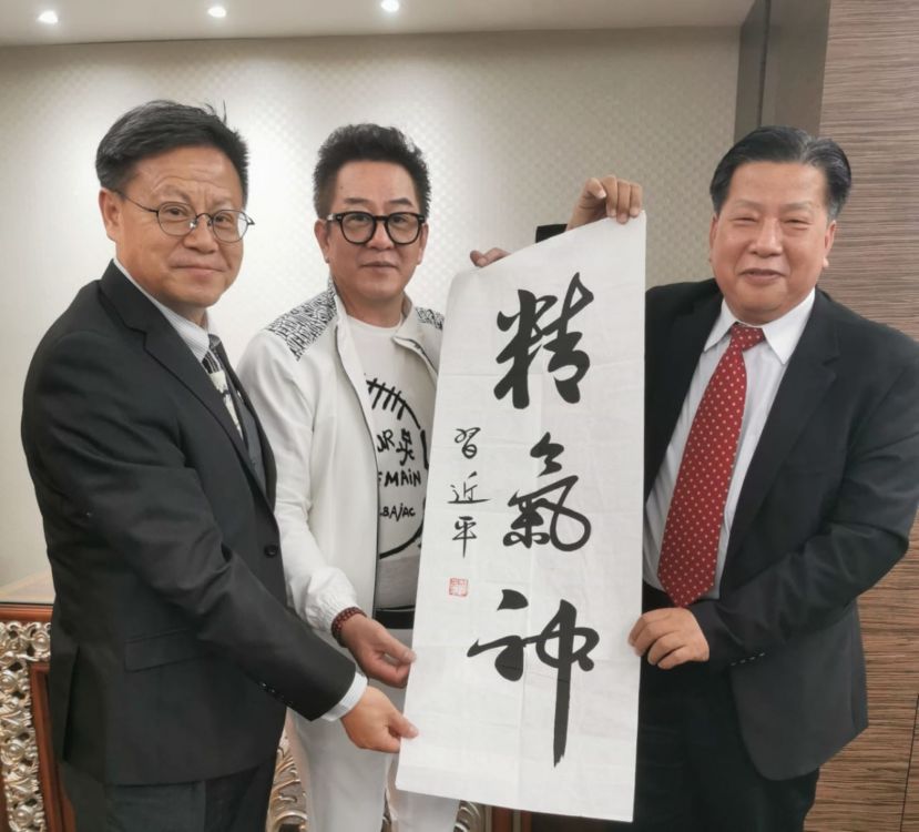 砂医总会长江宗兴医学博士（右3）于日前在台湾与中医药权威人士陈秋隆博士教授（右2）、高国庆医师(左3)等人交流。