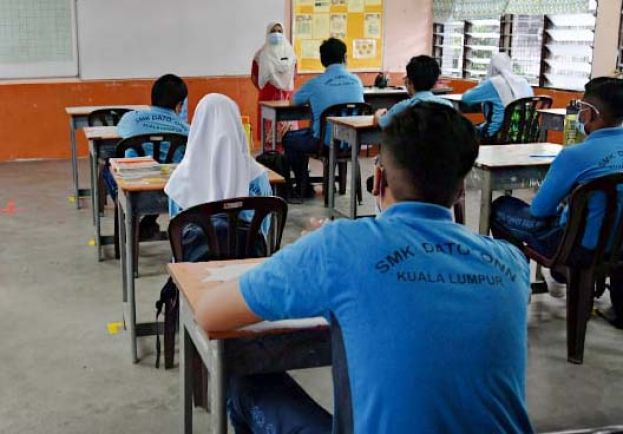 应对高温酷热气候  教育部允师生穿运动服上课