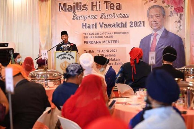 首相慕尤丁在锡克族光明节下午茶活动上致词。