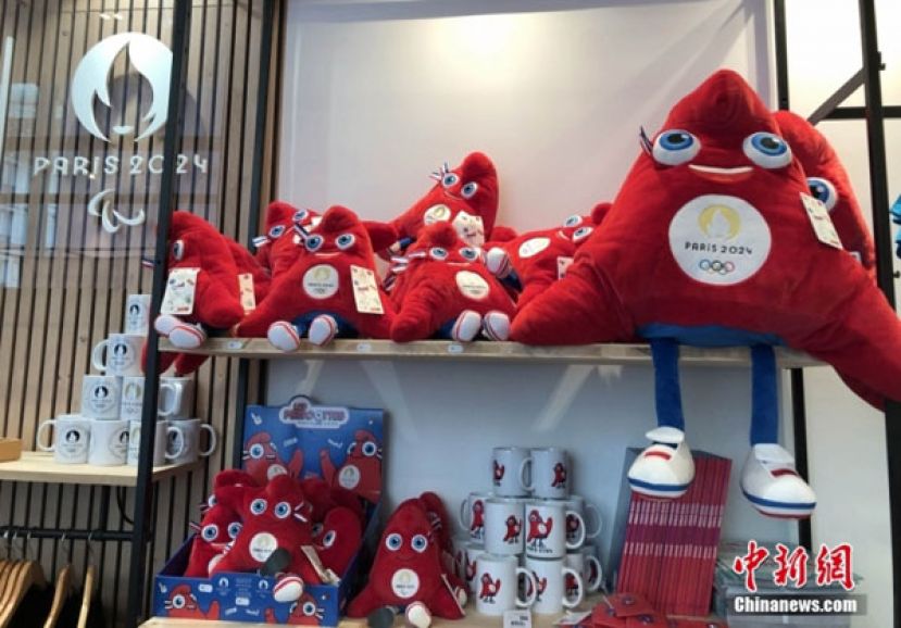 巴黎2024官方特许商品旗舰店销售的巴黎奥运会吉祥物。