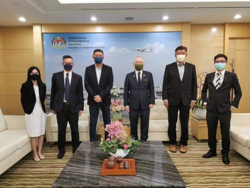 魏家祥（右三）与Timah生产商董事部代表和律师团队会面。