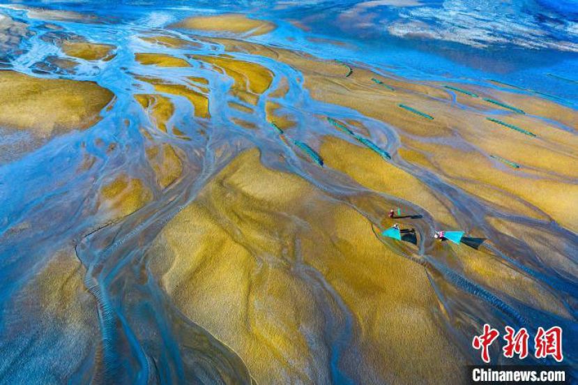 霞浦滩涂旖旎如画。