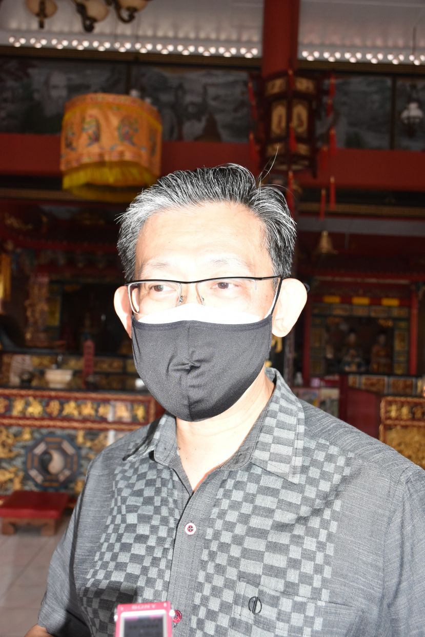 砂人联党巴都林当支部主席薛华东。
