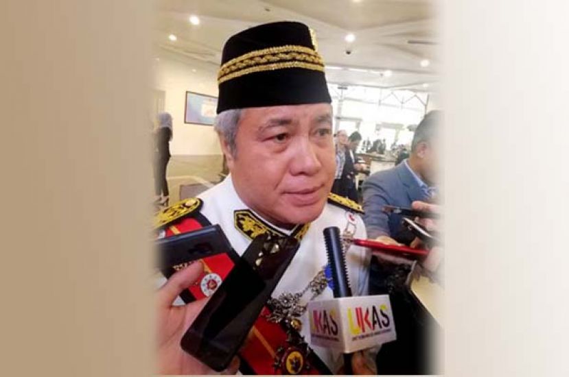 砂副首长拿督阿玛阿旺登雅接受媒体访问。