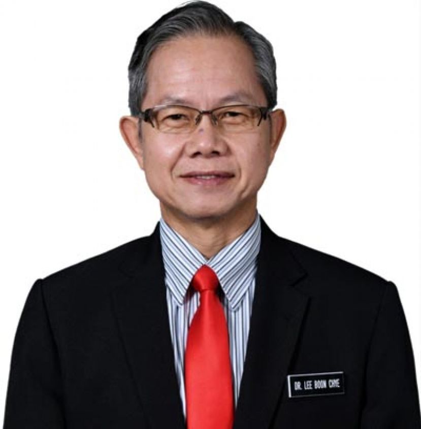 卫生部副部长李文材。