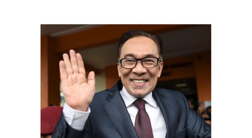 拿督斯里安华。