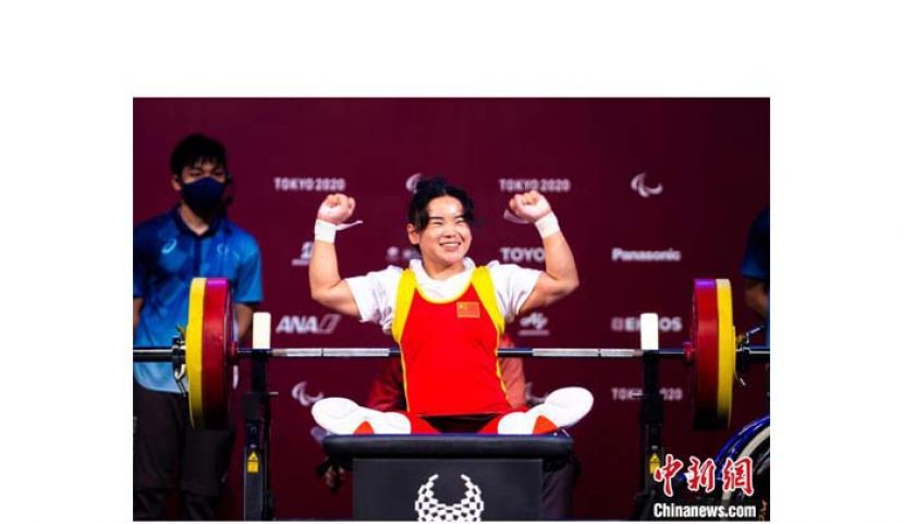 北京时间8月26日，郭玲玲获得东京残奥会女子举重41公斤级冠军，为中国代表团赢得本届残奥会的第六金。