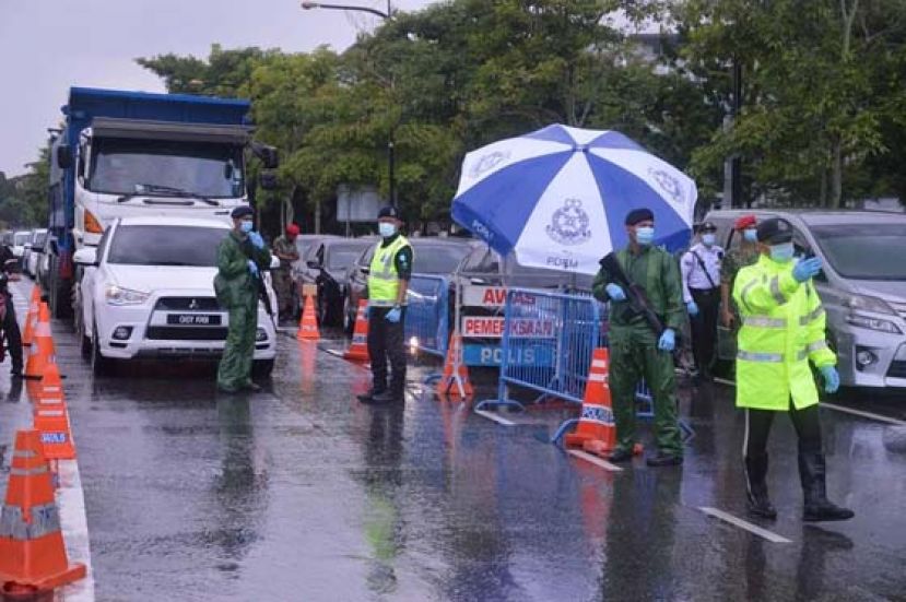 砂民众跨县需向警方申请准证。