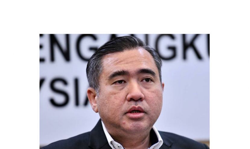 交通部长陆兆福。