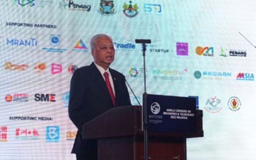 首相拿督斯里依斯迈沙比里。