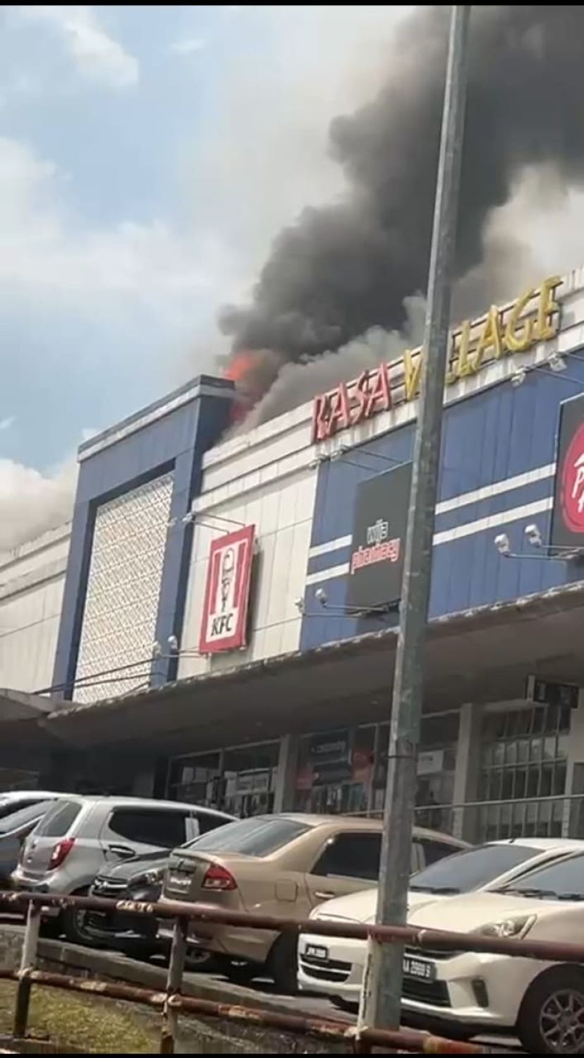 Petra Jaya Kuching  Mydin 购物中心失火