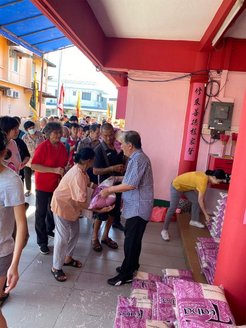 兴化诚应堂皇麟庙举办鲁府姨妈大神圣诞千秋的白米布施 派发1000包白米