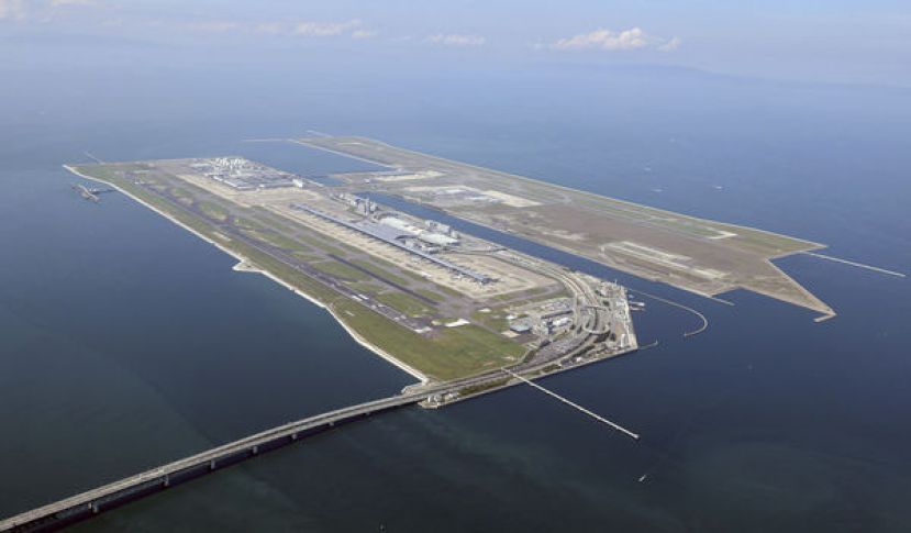 关西国际机场由填海造陆而成，长年饱受地基下沉之苦。