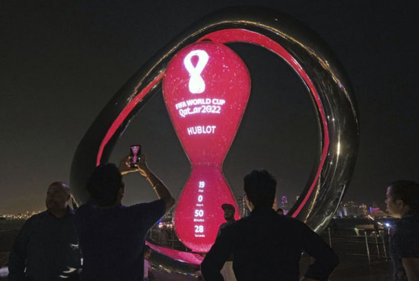 卡塔尔举办世界杯从一开始就存在许多争议。