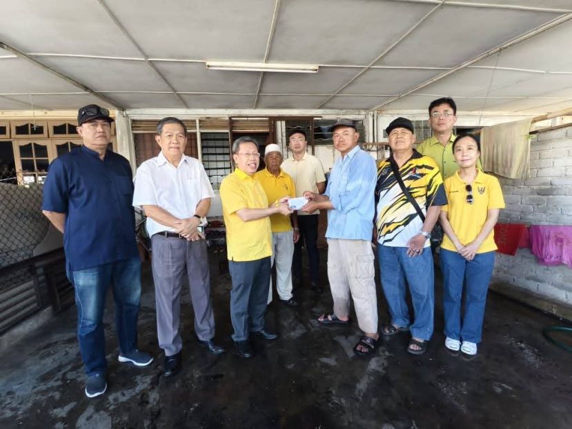 石角民宅失火   沈桂贤移交援助金与提供协助申请修建